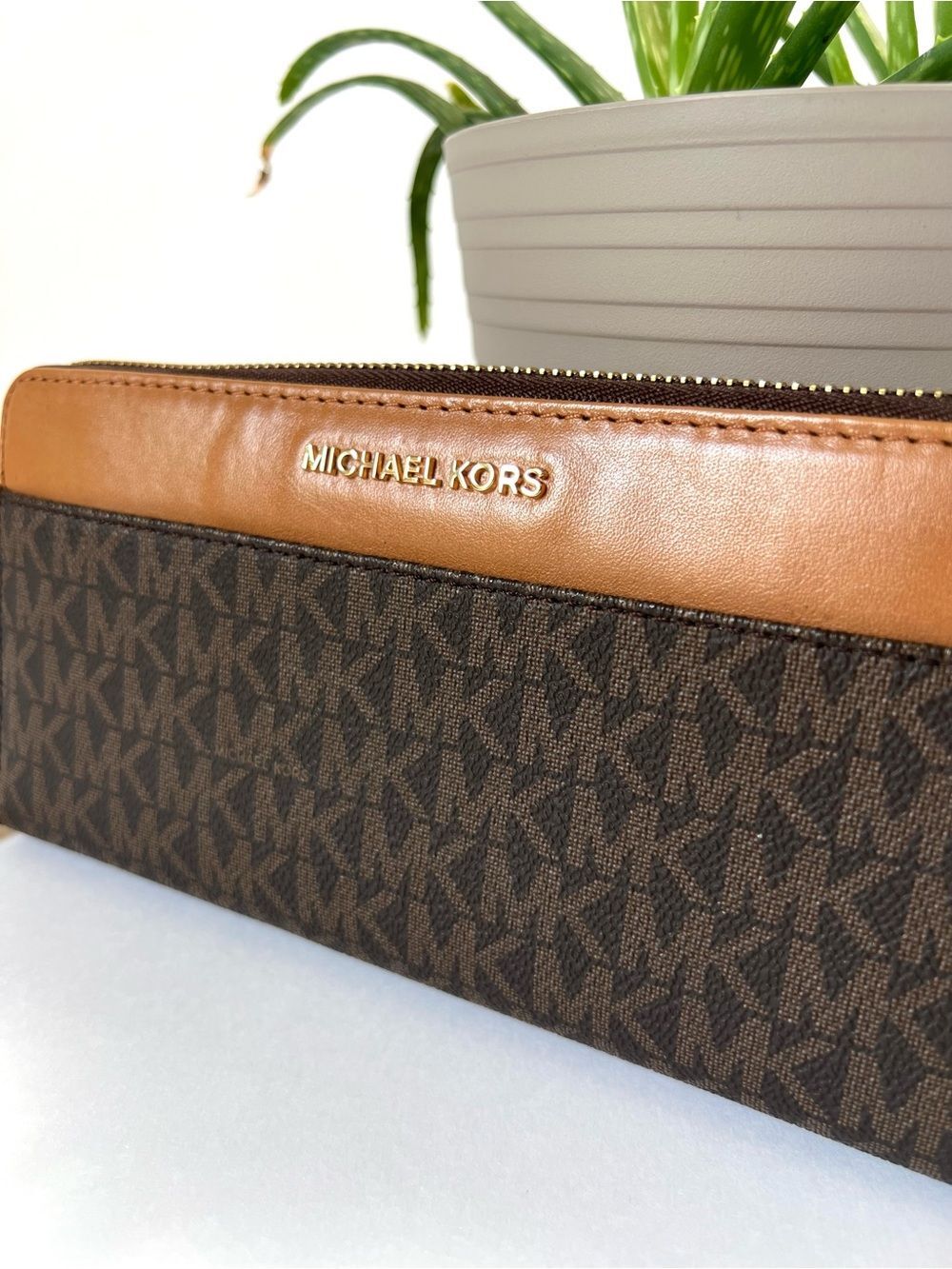 Michael Kors Mercer Signature Monogram Zip Around Continental Wallet Brown - Picture 4 of 15
